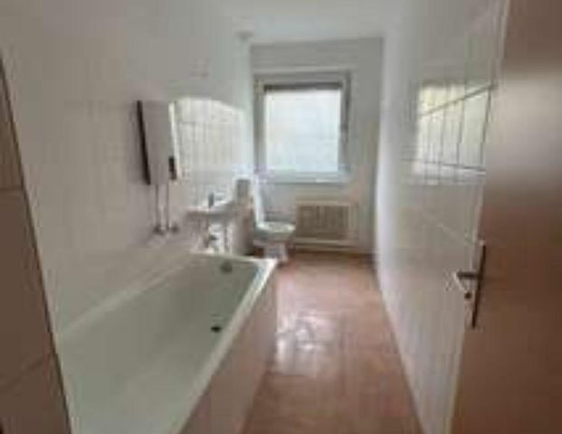 Zentral gelegene und renovierte Wohnung im Erdgeschoss mit 65,00 m² in Gelsenkirchen - Photo 1