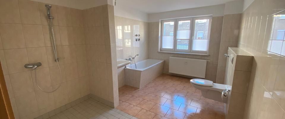 Rollstuhlgerechte Wohnung in gepflegtem Haus mit Balkon und Fahrstuhl - Foto 1