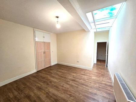 4 bedroom flat to rent - Photo 5