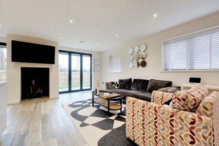 4 bedroom detached house to rent - Photo 5