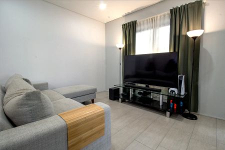 Modern & Convenient 2-Bedroom Apartment in Prime Arncliffe Location - North Facing - Photo 2
