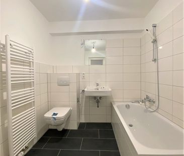 Weiter Ausblick : Sanierte 2-Zimmer-Wohnung mit Küche - Foto 2