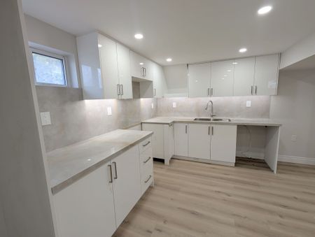 For Lease - 198 Cherrywood Drive Unit# BSMT, Newmarket, Ontario - Photo 2