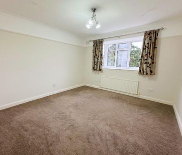 3 bedroom semi-detached bungalow to rent - Photo 3