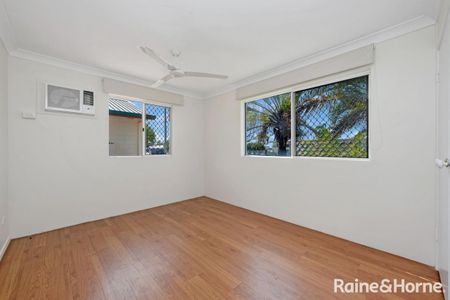 THREE BEDROOM FAMILY HOME IN MOUNT LOUISA - Photo 2