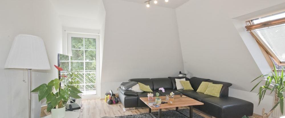 Gemütliche 2-Zimmer-Dachgeschosswohnung mit Balkon - Foto 1