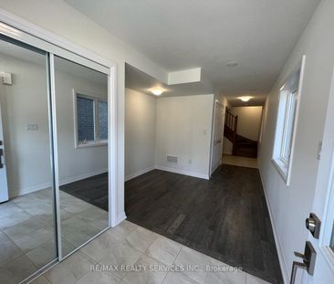 Townhouse For Lease | X8134278 - Photo 1