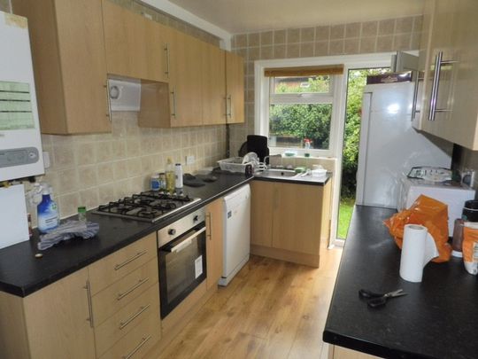 3 Derwentwater Grove, Leeds, LS6 3EN - Photo 1
