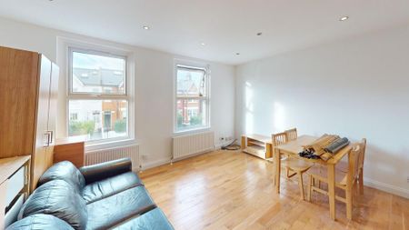 3 bedroom flat to rent - Photo 2