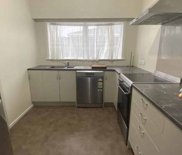 THREE BEDROOMS - CLOVERLEA - Photo 1