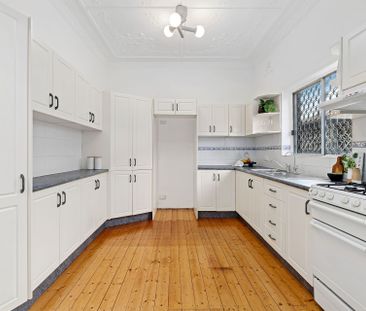 Charming Full-Brick Bungalow in Prime Inner West Location - Photo 6