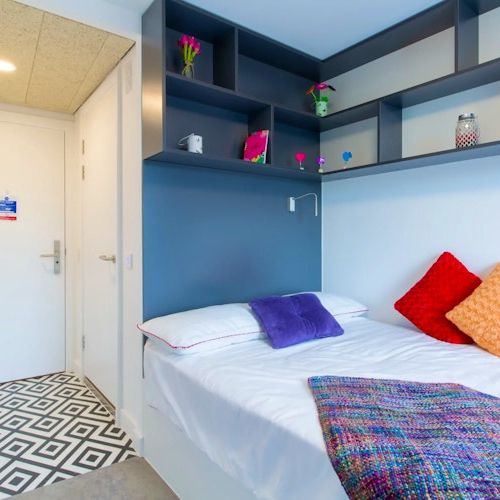 Silver en-suite (Lower level) - Photo 1