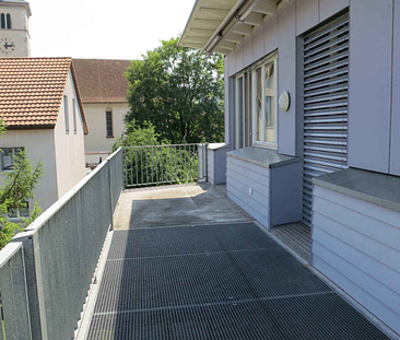 Schöne Wohnung mit grossem Balkon im Dorfkern von Therwil - Photo 1