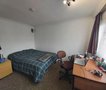 3 bedroom apartment to rent - Photo 4