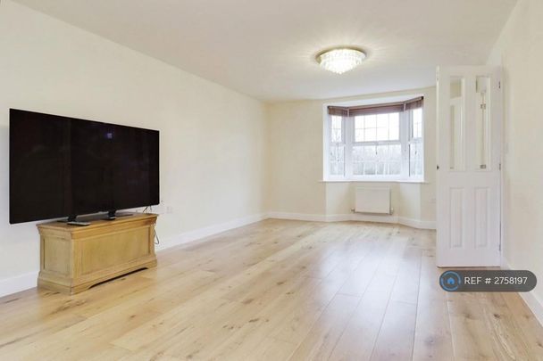 5 bedroom detached house to rent - Photo 1