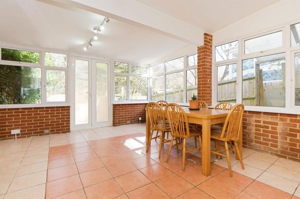 2 Bed End Terrace, Vine Road, SO16 - Photo 1