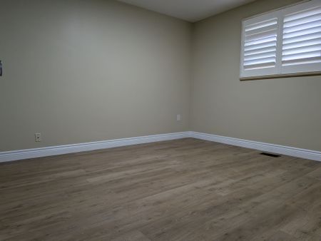 For Lease - 242 Millen Road, Hamilton, Ontario - Photo 2