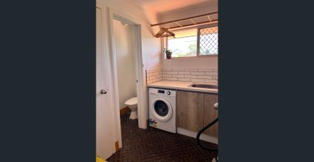 Two Bedroom Furnished Unit - Photo 3