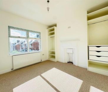 16 Clanroy Parade, Upper Newtownards Road, Belfast, BT4 3BZ - Photo 4