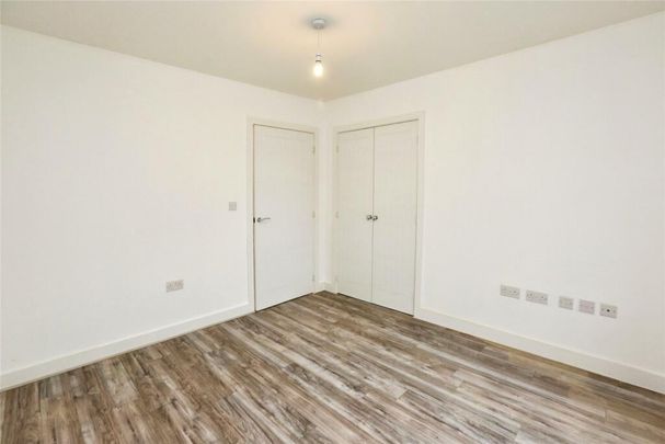 2 Bed Flat, Mansfield Park Street, SO18 - Photo 1