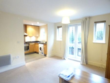 2 bedroom flat to rent - Photo 2