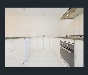 Spacious Villa in Prime Location - Photo 3