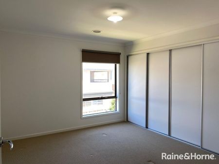 20 Simonson Way, Williams Landing, VIC 3027 - Photo 4