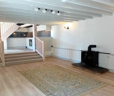 2 bedroom barn conversion to rent - Photo 1