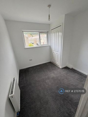 3 bedroom end of terrace house to rent - Photo 5