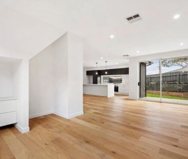 Minutes to Main St Mornington & Benton Square.. - Photo 1