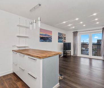 2 bedroom flat to rent - Photo 2