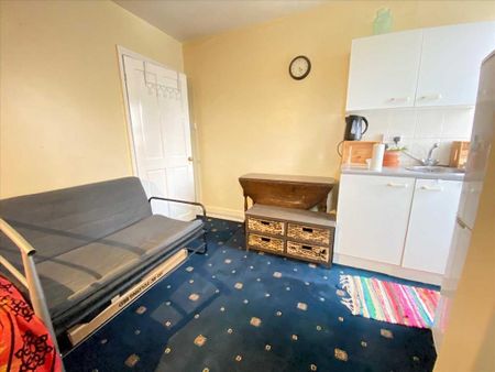 Studio to rent - Photo 3