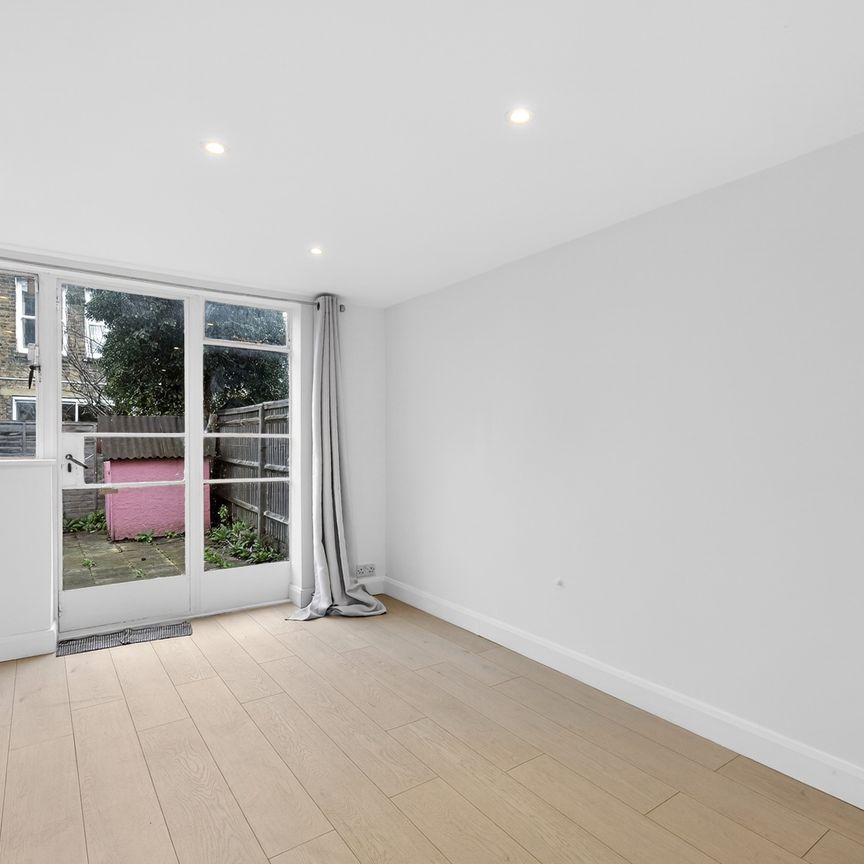 Dorchester Grove, London, W4 2LD - Photo 1