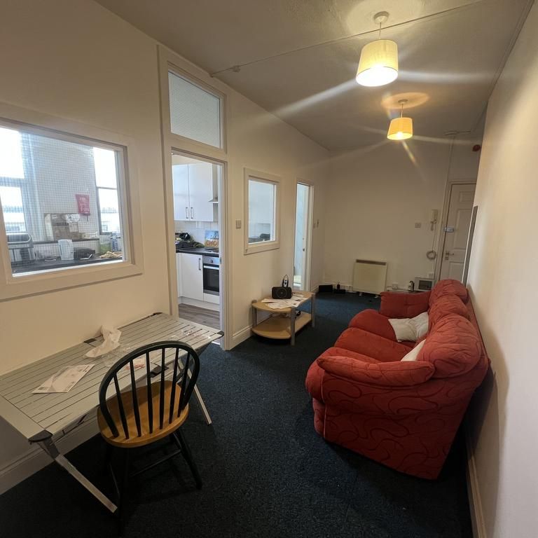 3 bedroom flat to rent - Photo 1
