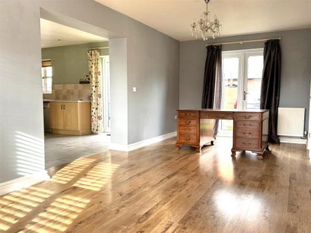 5 bedroom detached house to rent - Photo 2