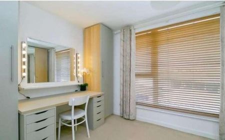 Barry, CF62 - Photo 4