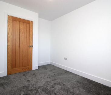 3 bedroom end of terrace house to rent - Photo 4