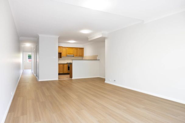 8/100 Johnston Street, - Photo 1