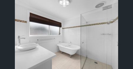 'OUTSTANDING FAMILY HOME WITH POOL & MORE!' - Photo 4