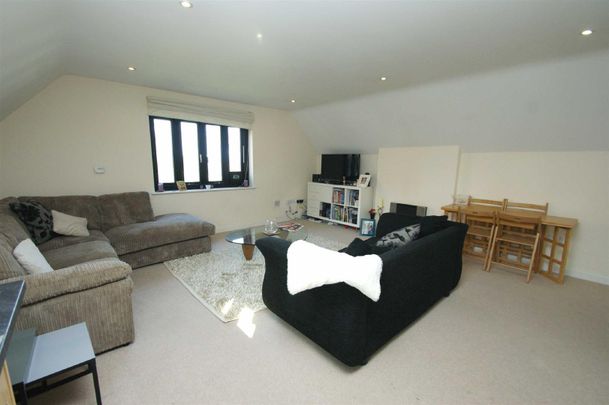 Corner Farm Place Pennine Way, HP2 5PN, Hemel Hempstead - Photo 1