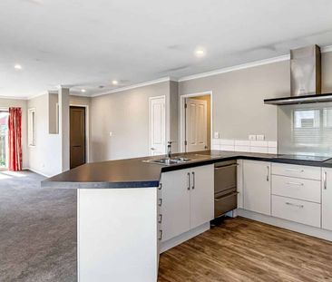 ADDINGTON - THREE BEDROOMS, TWO BATHROOMS, SINGLE GARAGE - Photo 2