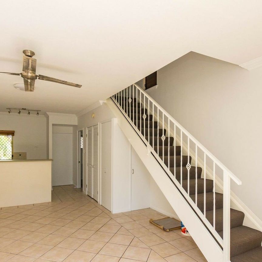 TOWNHOUSE IN FRESHWATER!!! - Photo 1