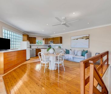 Spacious Family Home With Ocean Views - Photo 3