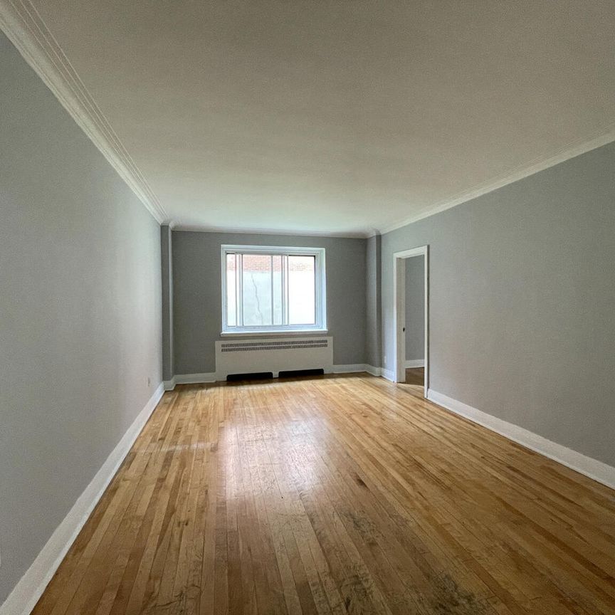 1 chambre - 5045 Avenue Macdonald, Montréal - Photo 1