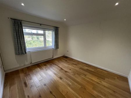 3 bedroom detached bungalow to rent - Photo 2