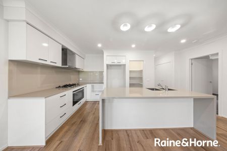 MODERN 4 BEDROOM HOME WITH ALL THE EXTRAS - Photo 2