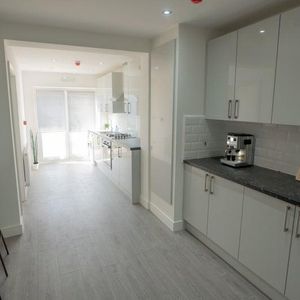 1 bedroom house of multiple occupation to rent - Photo 2