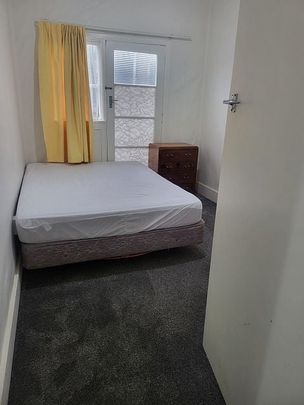 Charming 2BR Flat in Georgetown! - Photo 1