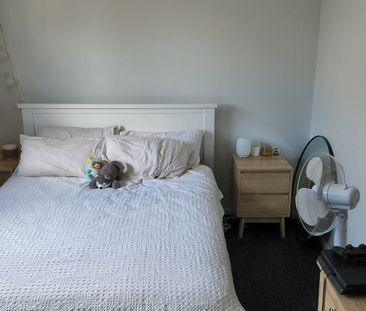 Moderm two bedroom home - Photo 4