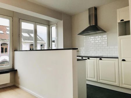 Centraal gelegen modern appartement met 2 ruime slaapkamers, terras en garage - Foto 4